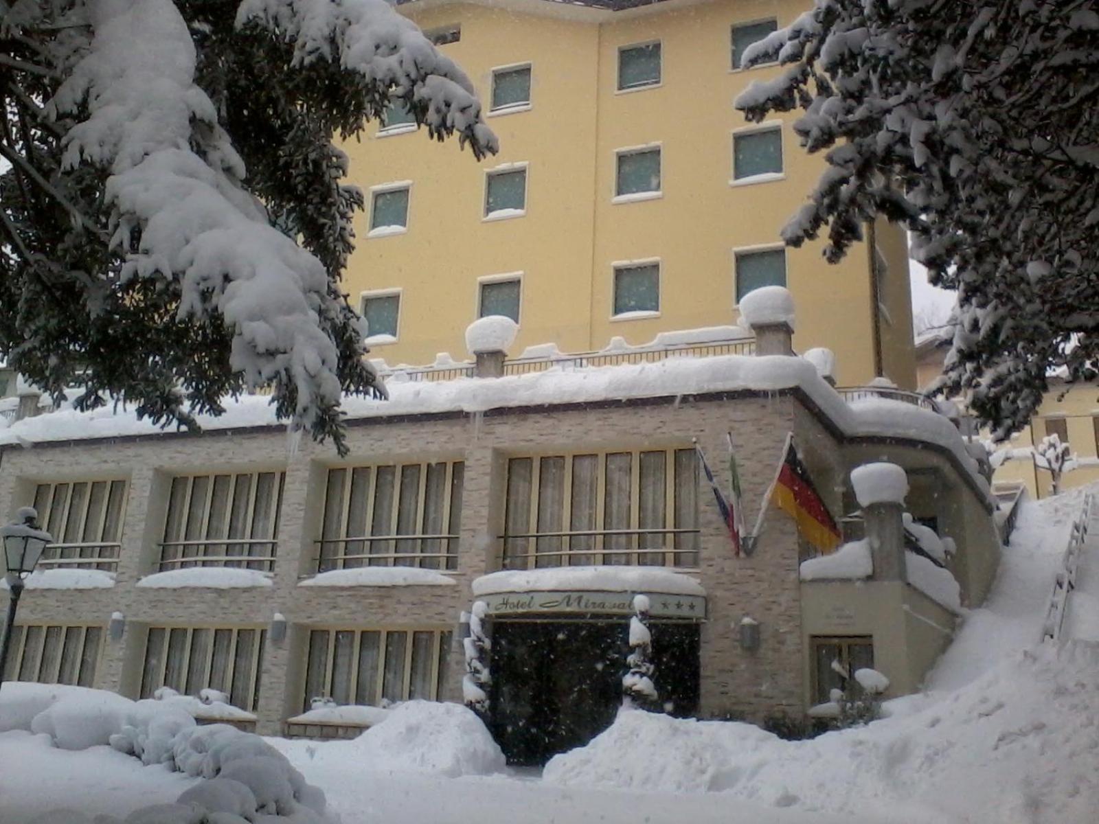 Hotel Miravalle 2000 Lizzano In Belvedere Dış mekan fotoğraf